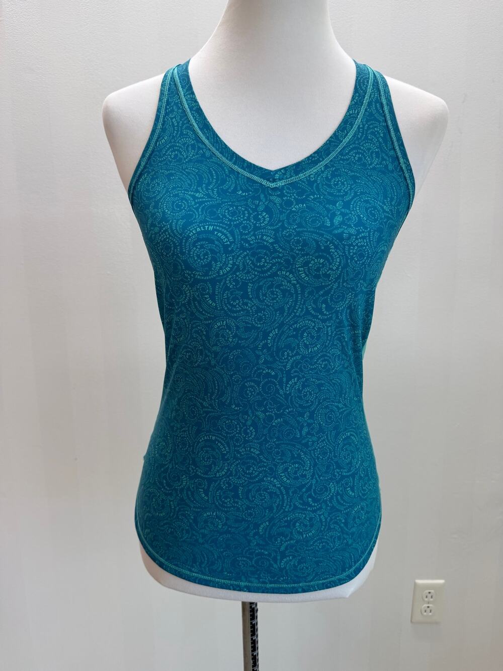 Lululemon Fast Lane Singlet Tank Blue Green Manifesto Print Racerback Mesh